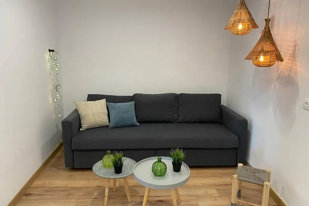 Amb Encant I Estil Mediterrani En Zona Tranquilla De Llanca I Amb Terrassa Apartament