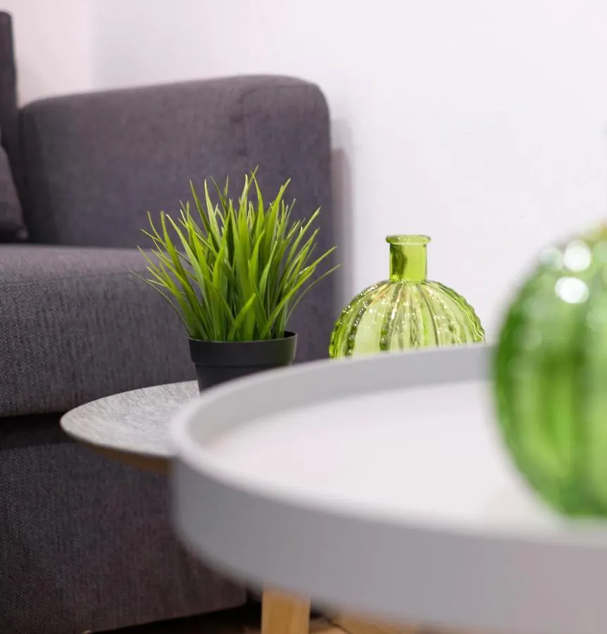 Apartament Amb Encant I Estil Mediterrani En Zona Tranquilla De Llanca I Amb Terrassa