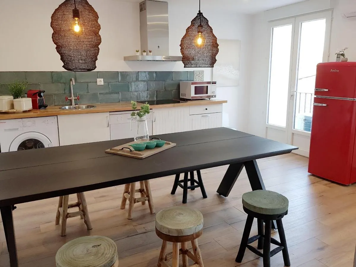 Apartment Amb Encant I Estil Mediterrani En Zona Tranquilla De Llanca I Amb Terrassa